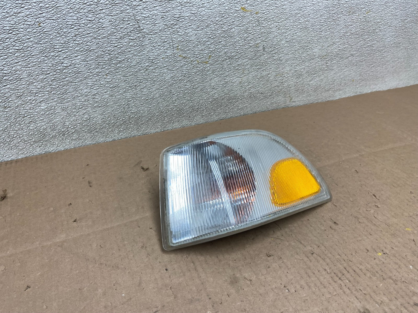 1998 to 2001 Volvo C70 Left Driver LH Side Turn Signal OEM Y2698 DW2