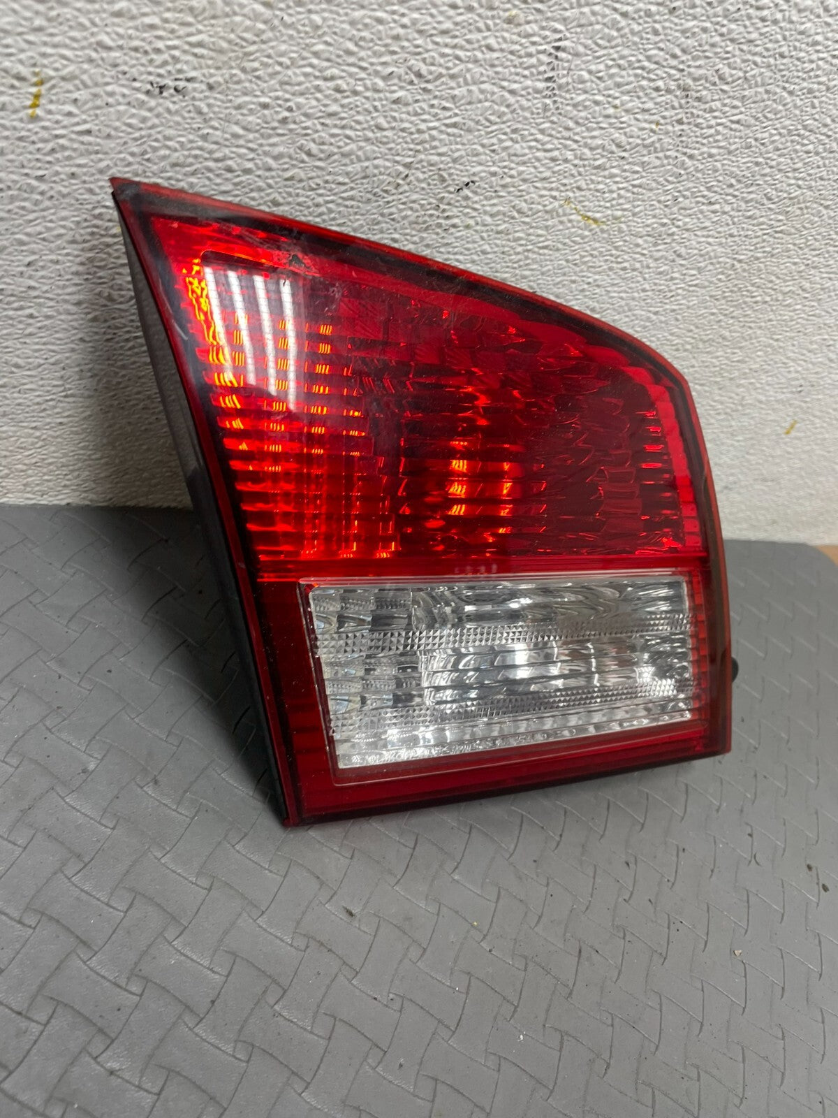 2002-2004 Infiniti i35 Inner Light Left Driver Side Tail Light OEM A5686 DG11