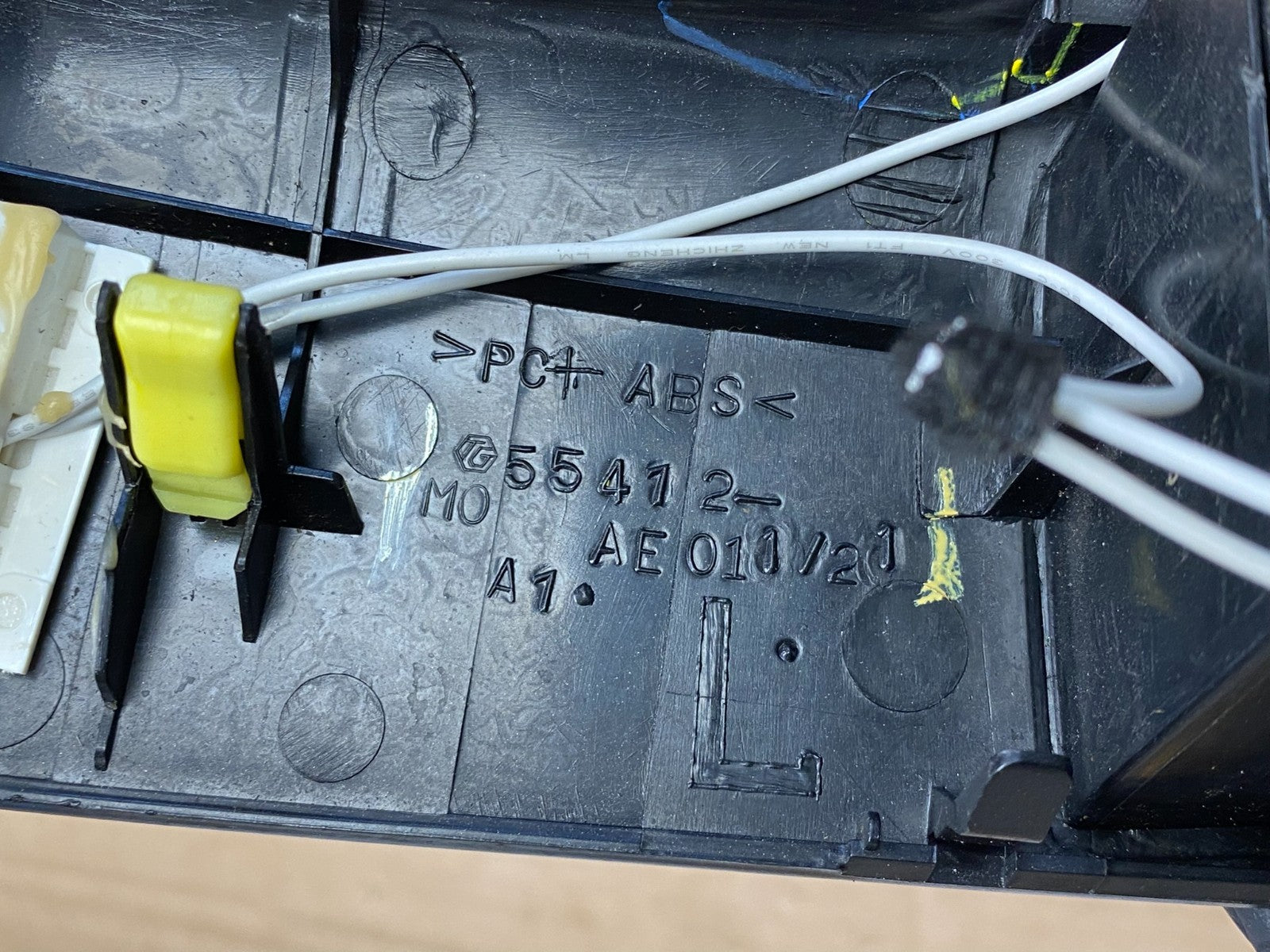 2004 to 2010 Toyota Sienna Left Side Climate Switches Bezel Trim OEM Z1889 DG4