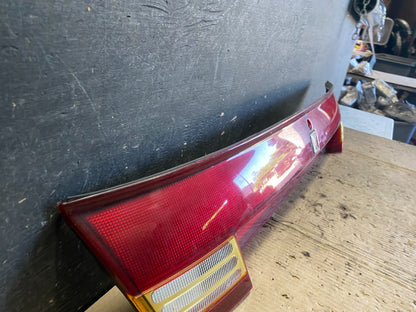 1997-2000 Saturn SC1 SC2 Coupe Center Trunk Finish Tail Light Q0372 DG2