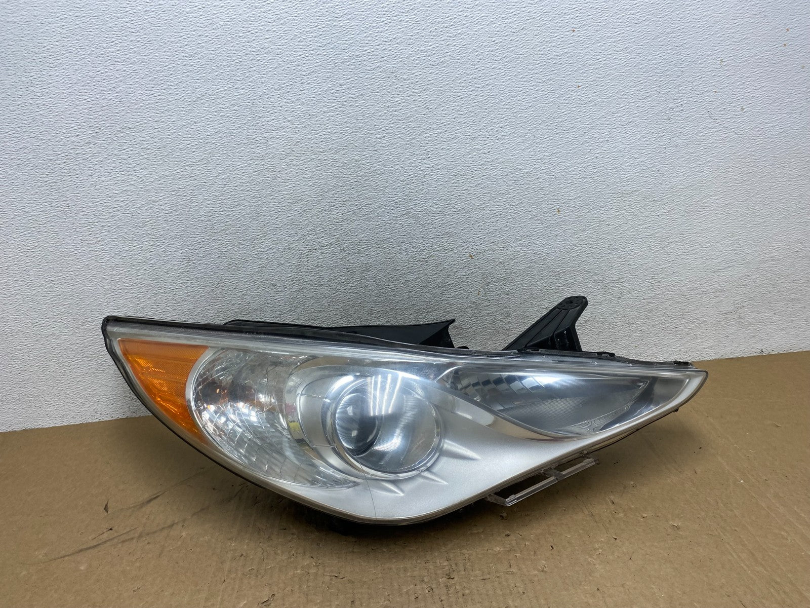 2011 - 2014 Hyundai Sonata Right Passenger Rh Side Headlight Halogen AG1082 DW0