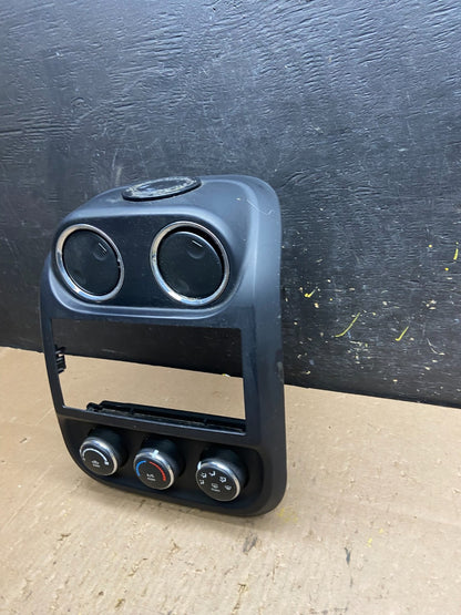 2011 to 2017 Jeep Compass Dash Climate Temperature Control Radio Bezel t6142 DG1