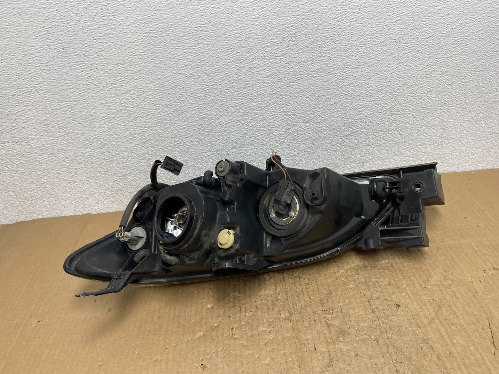 2004 to 2009 Mazda 3 Sedan Right Passenger Rh Side Headlight Oem AB8443 DW5