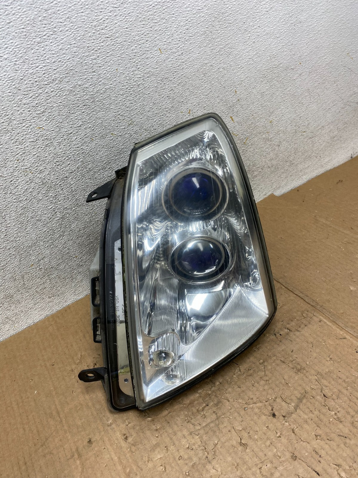 2005 to 2011 Cadillac STS Left Driver LH Side Xenon Headlight AI5613 DW2