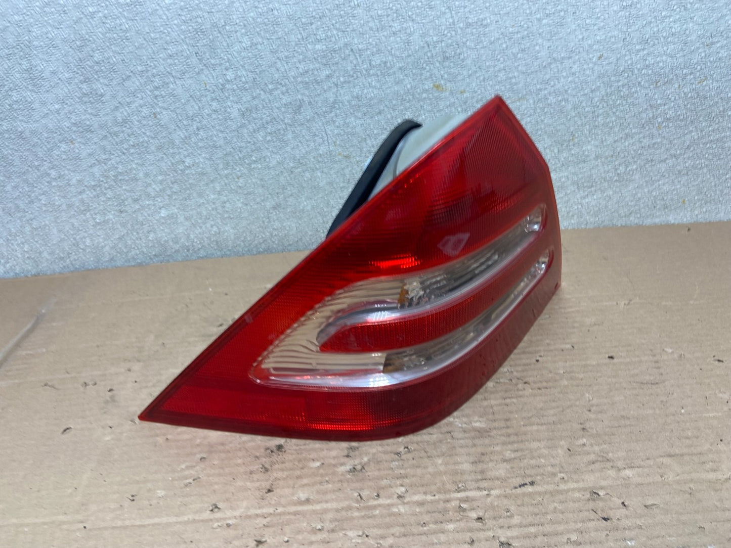 2005-2007 Mercedes-Benz C230 C240 W203 C-Class Left Driver Tail Light AA9397 LK2