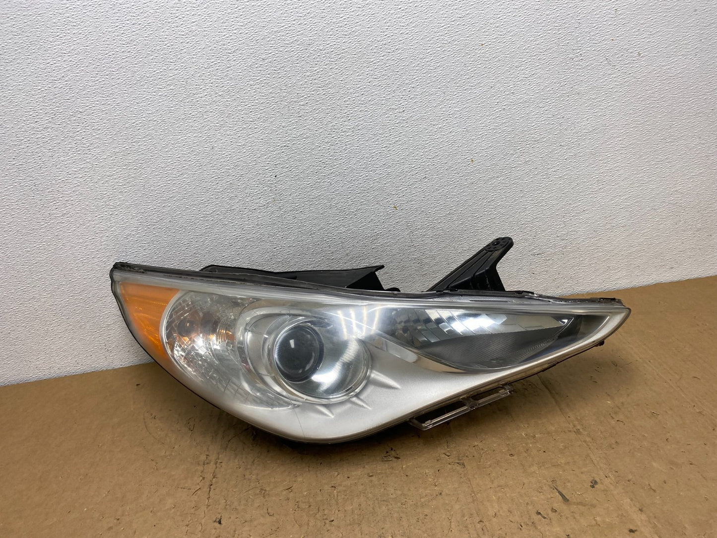 2011 - 2014 Hyundai Sonata Right Passenger Rh Side Headlight Halogen AD0685 DW0