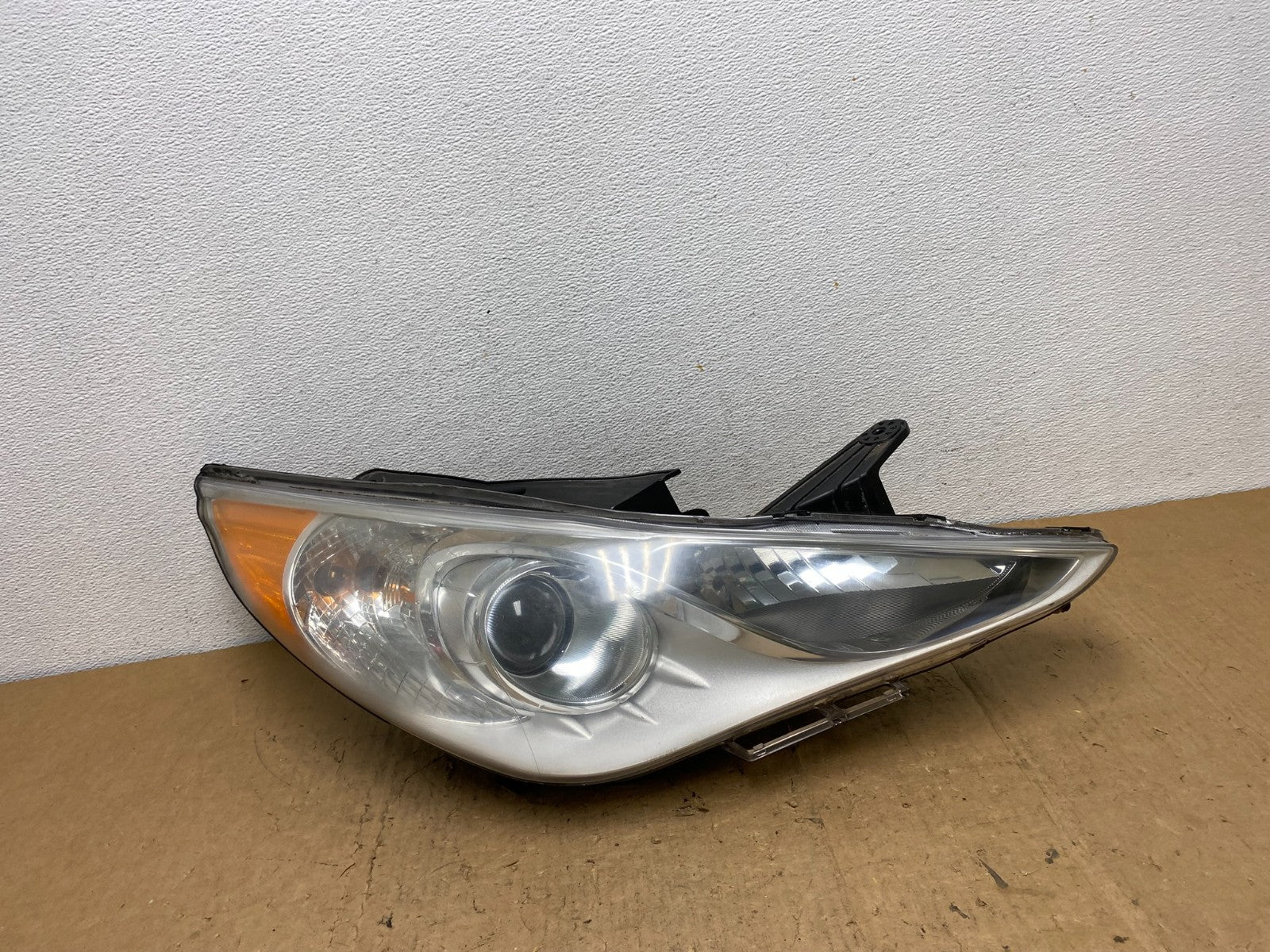 2011 - 2014 Hyundai Sonata Right Passenger Rh Side Headlight Halogen AD0685 DW0