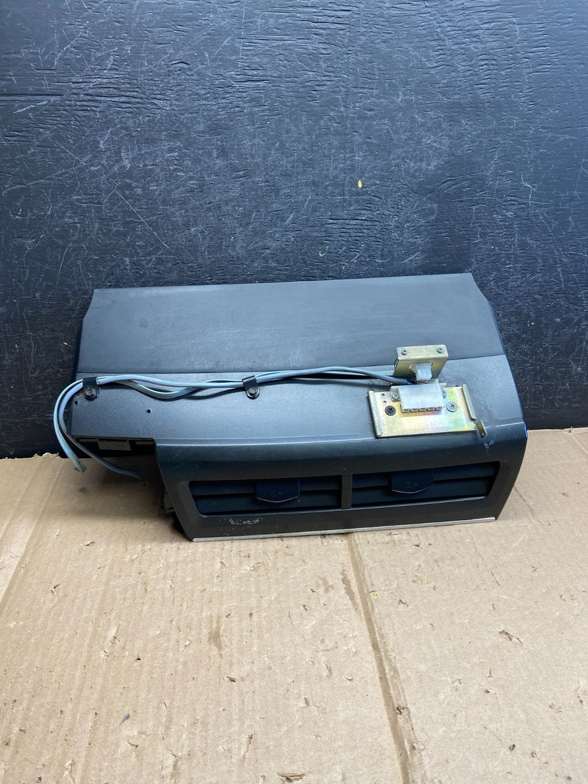 2012 to 2017 Toyota Prius V Center Dash A/C Air Vents With Trim AI2775 DG0