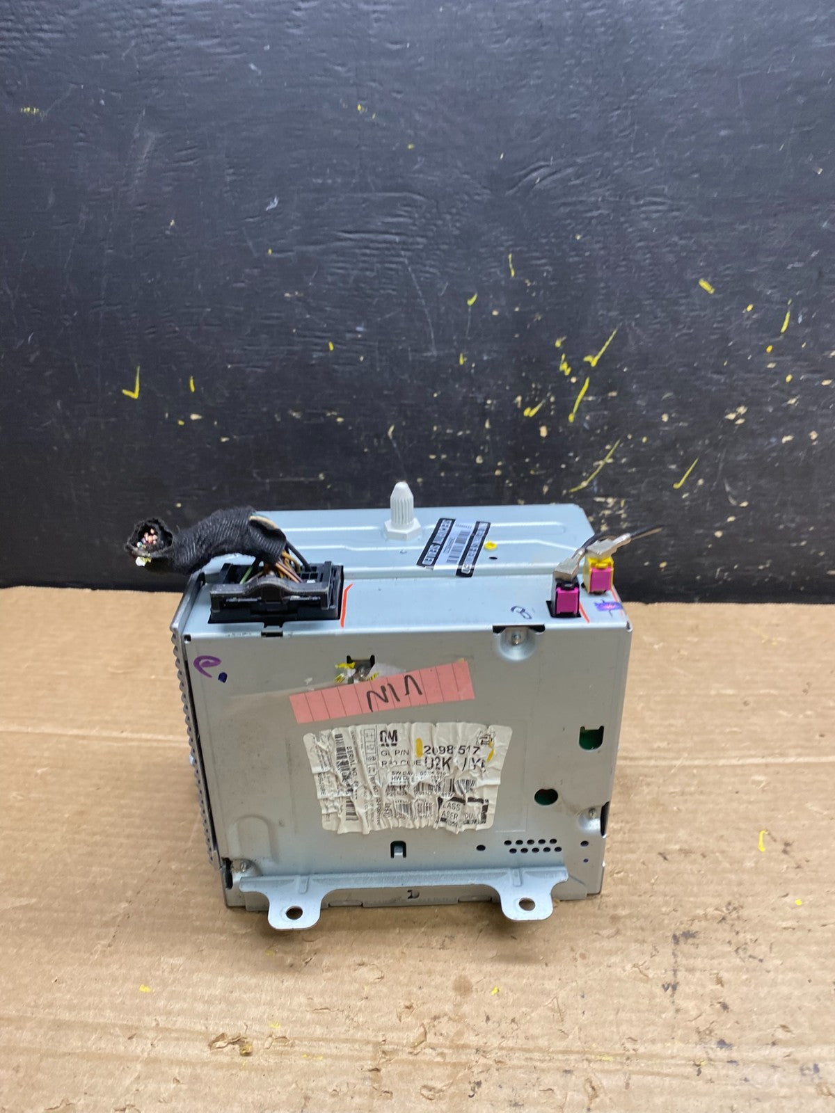 2010 to 2011 Cadillac SRX AM/FM/CD/MP3 Radio Head Unit Receiver W9759 DG4