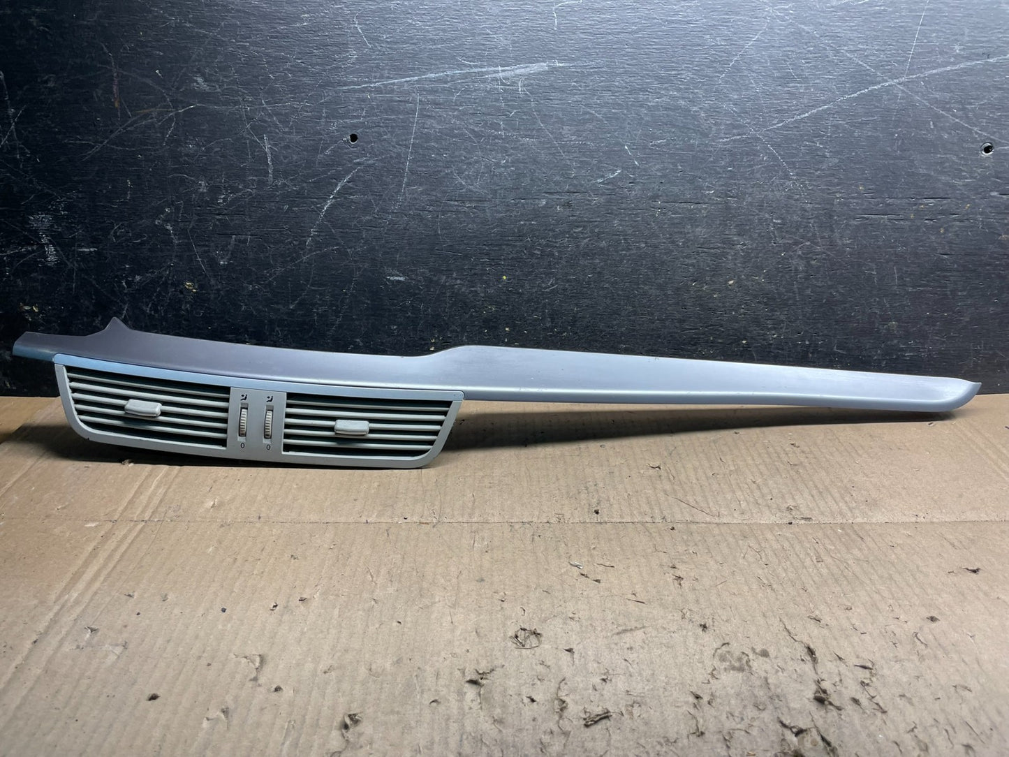 2009 to 2014 Volkswagen Routan Dash Center Trim Bezel Panel Vents U2048 DG0