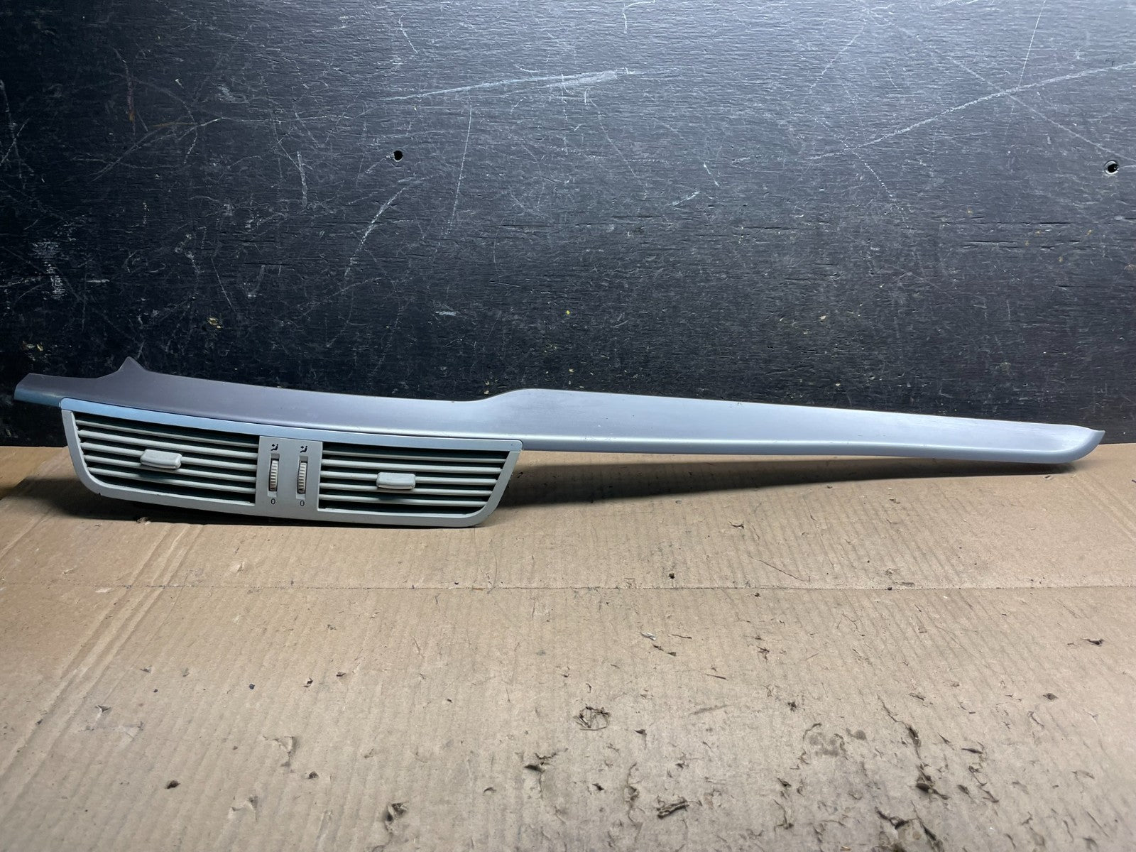 2009 to 2014 Volkswagen Routan Dash Center Trim Bezel Panel Vents U2048 DG0