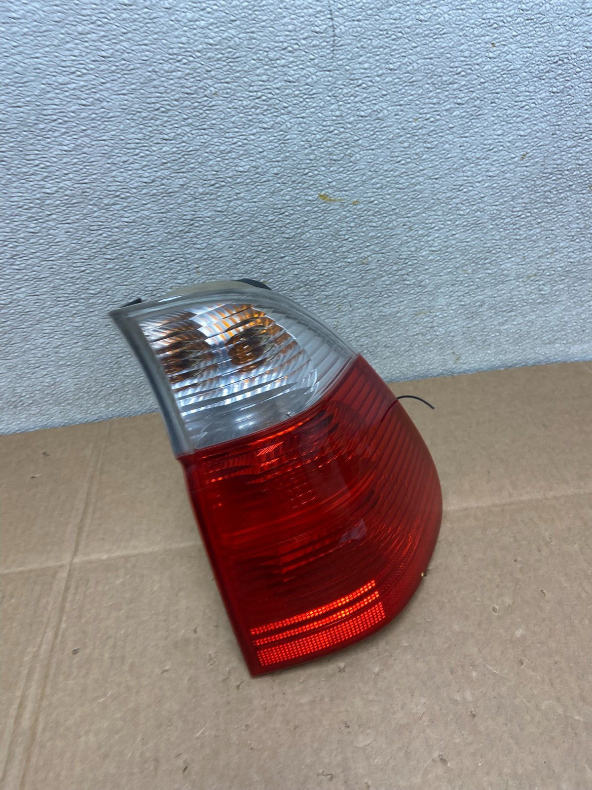2004 2005 2006 BMW E53 X5 Right Passenger Rh Side Tail Light Oem Y8488 DW2