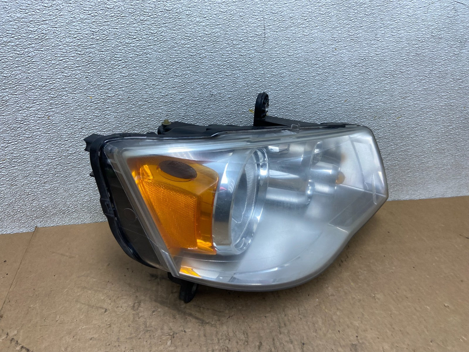 2011 to 2016 Chrysler Town and Country Right Passenger Headlight Z9360 DW2