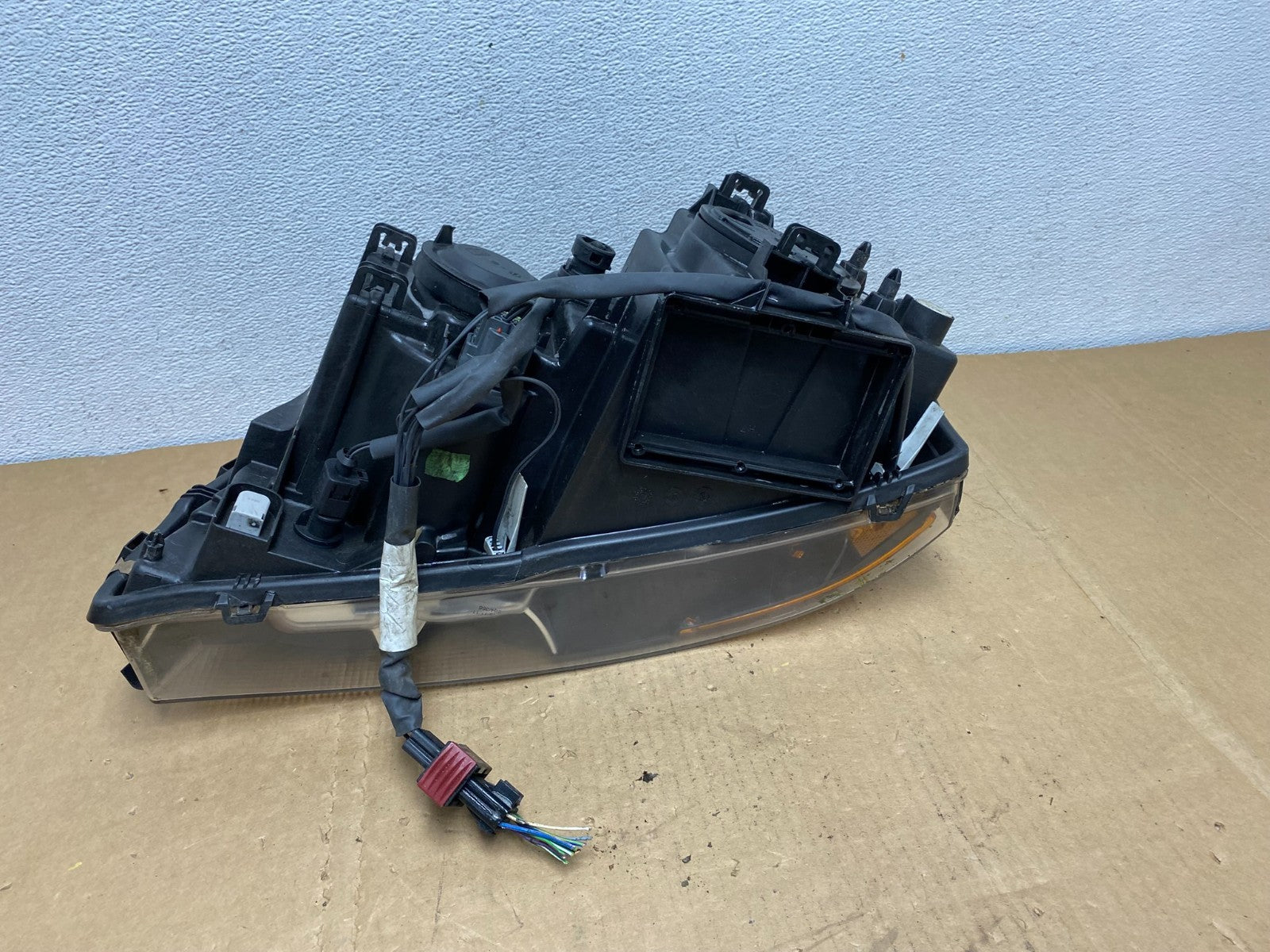 2003 to 2006 Volvo XC90 Right Passenger Rh Side Headlight Halogen AC8561 DW8