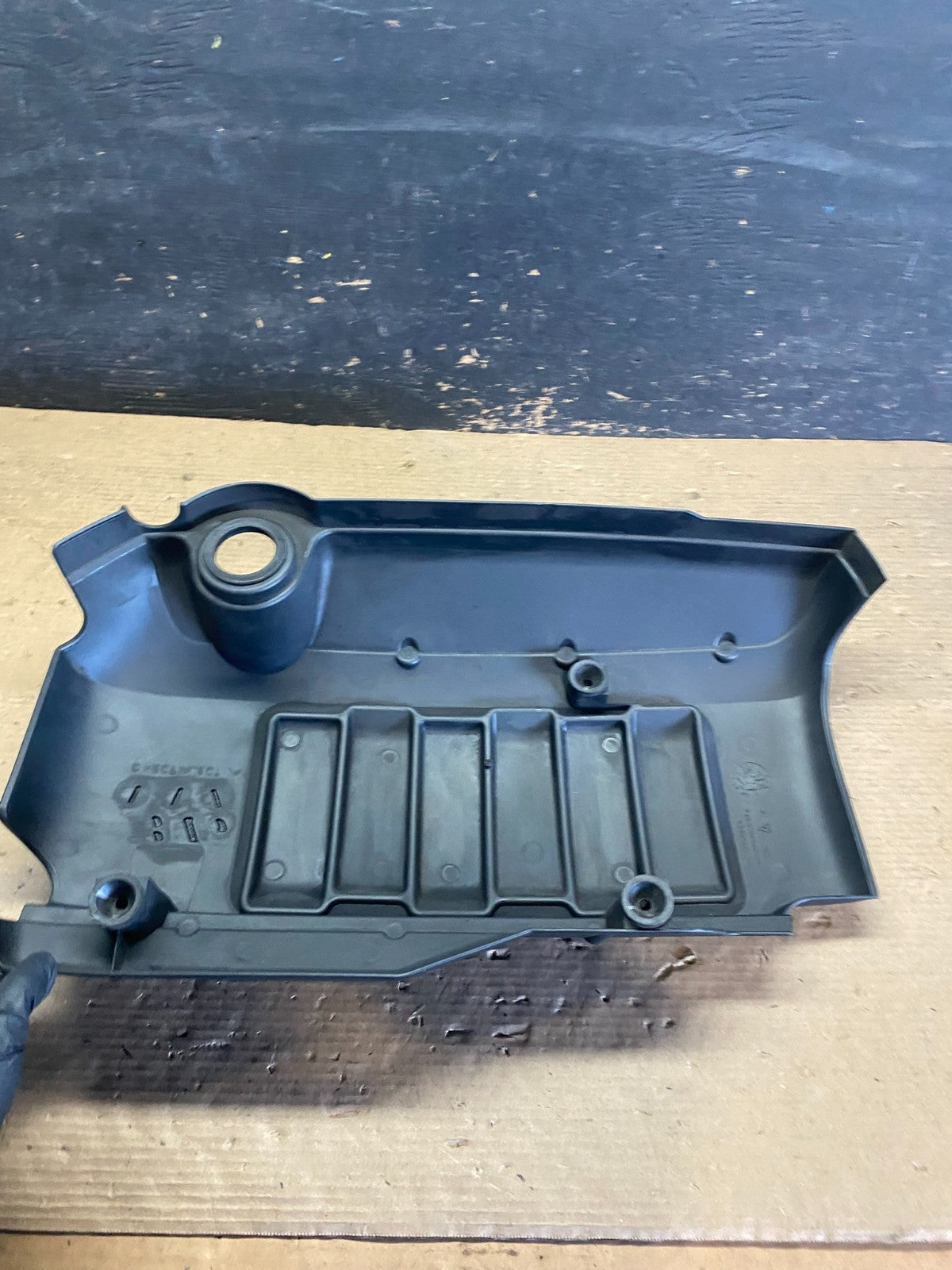 2007 to 2008 GMC Acadia 3.6L VVT Engine Cover Shield OEM S3385 DG4