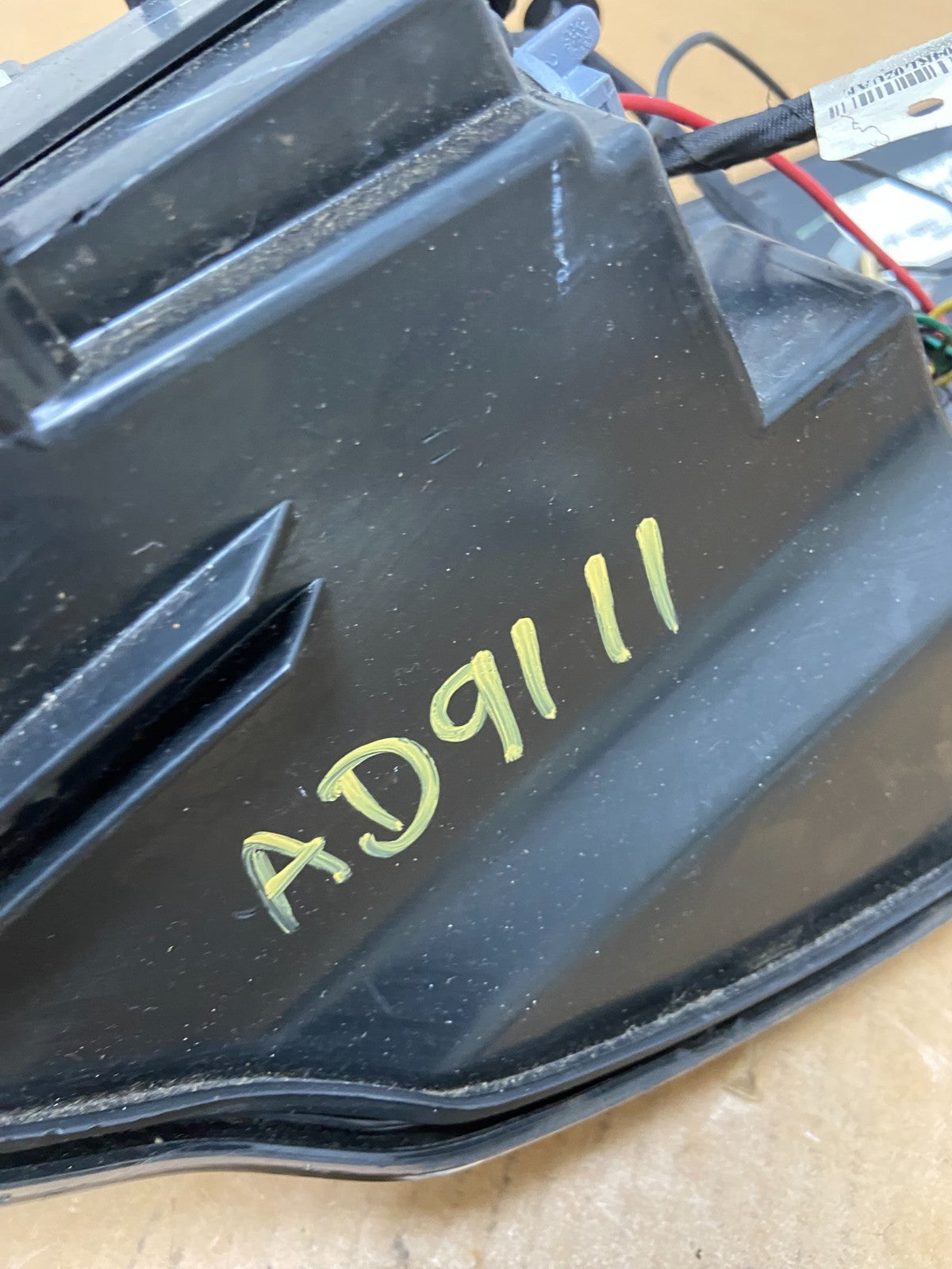 2020 2021 2022 Ford Escape Left Driver LH Tail Light ad9111 DG9