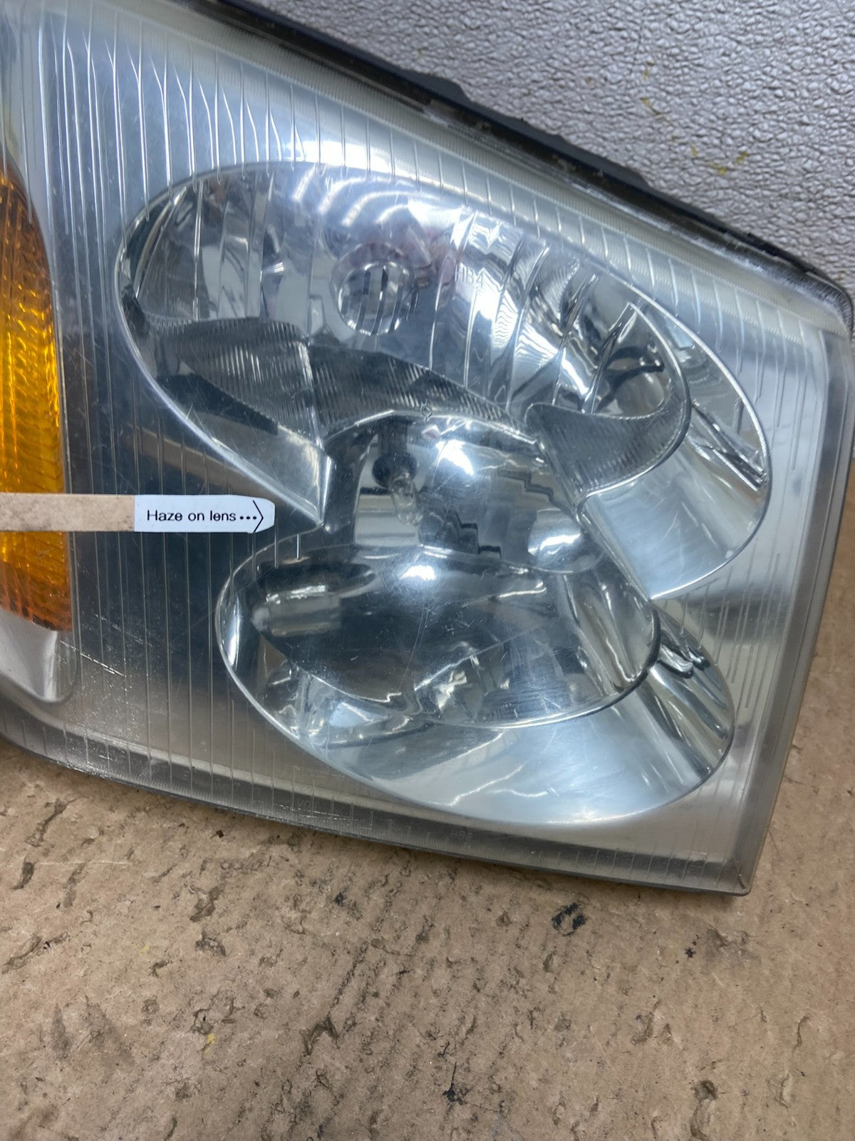 2002 to 2009 Gmc Envoy Right Passenger RH Side Headlight Halogen Z9395 DW5