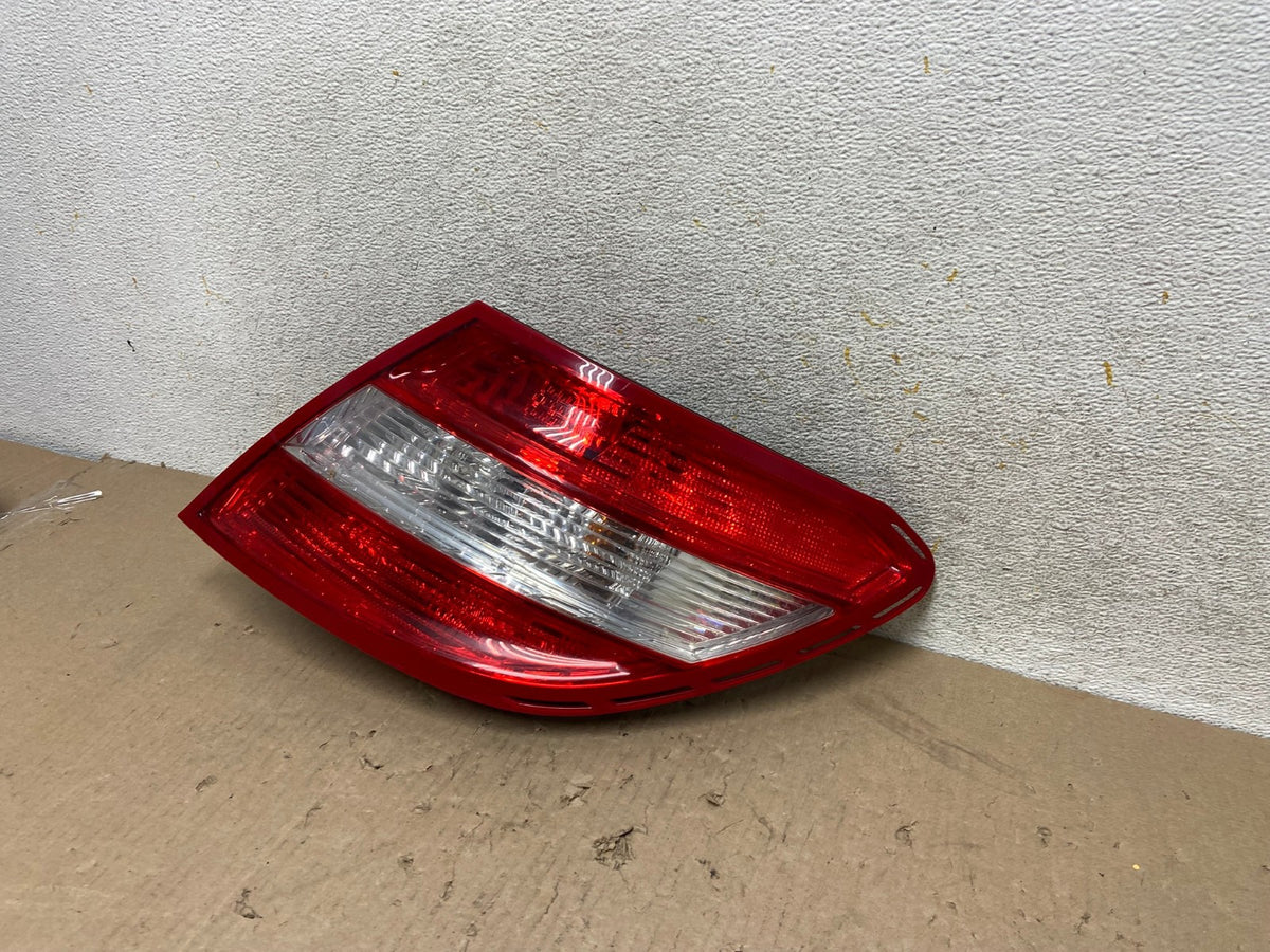 2008 2009 2010 2011 Mercedes C-Class Right Passenger Tail Light AH7678 LK2