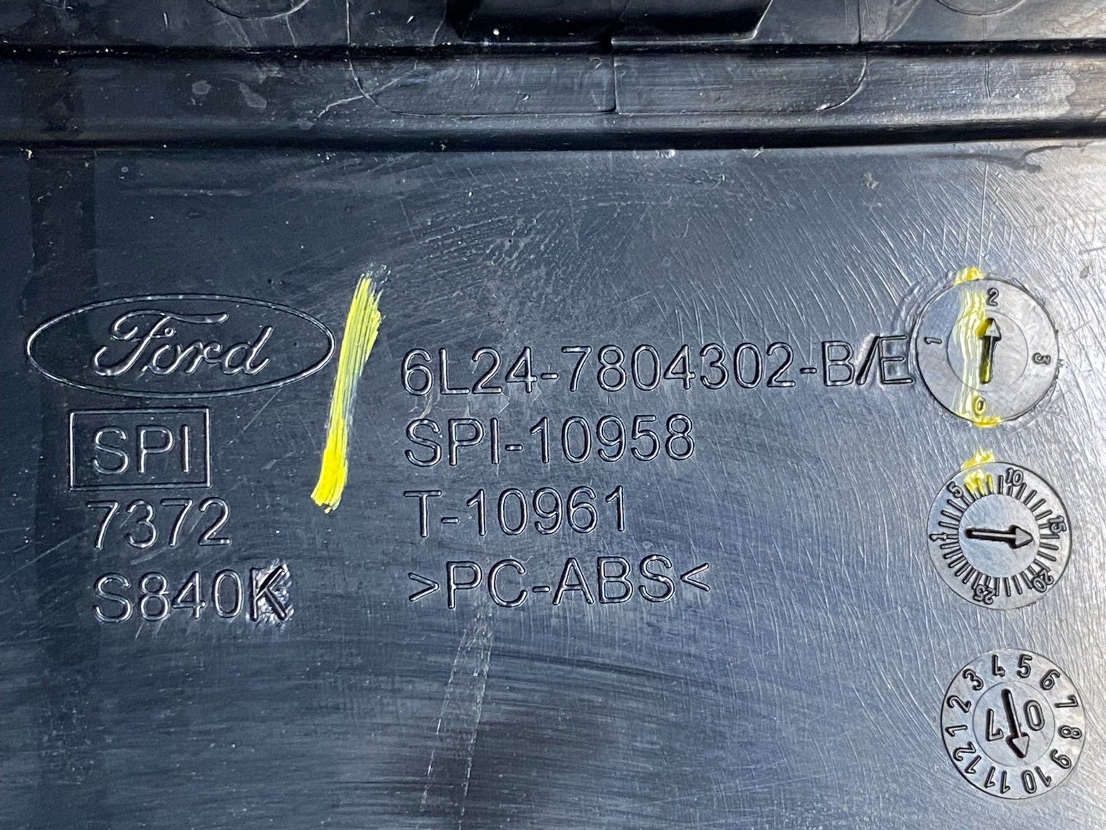 2006 - 2010 Ford Explorer Radio Heater Climate A/C Control Bezel  Trim S6182 DG5