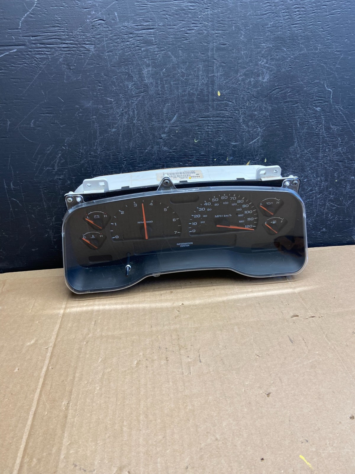2003 Dodge Durango 4.7L Speedometer Instrument Cluster Gauge AD2148 DG0