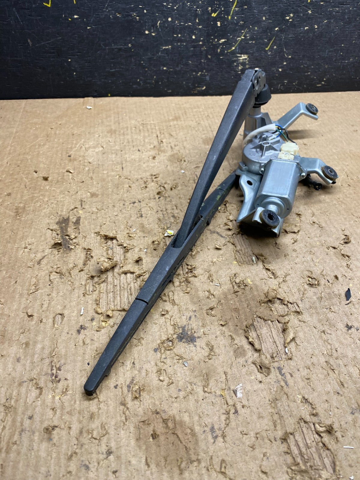 2005 to 2009 Subaru Legacy Outback Rear Windshield Wiper Motor Z96602