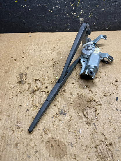 2005 to 2009 Subaru Legacy Outback Rear Windshield Wiper Motor Z96602