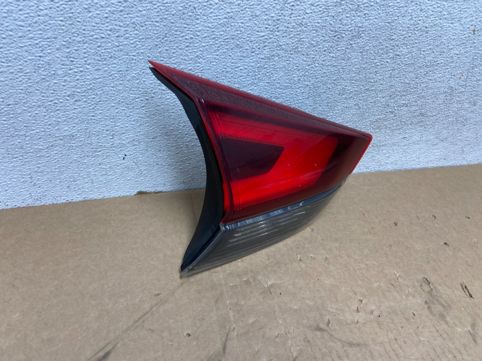 2017 - 2020 Nissan Rogue Inner Left Driver LH Side Tail Light AG05172