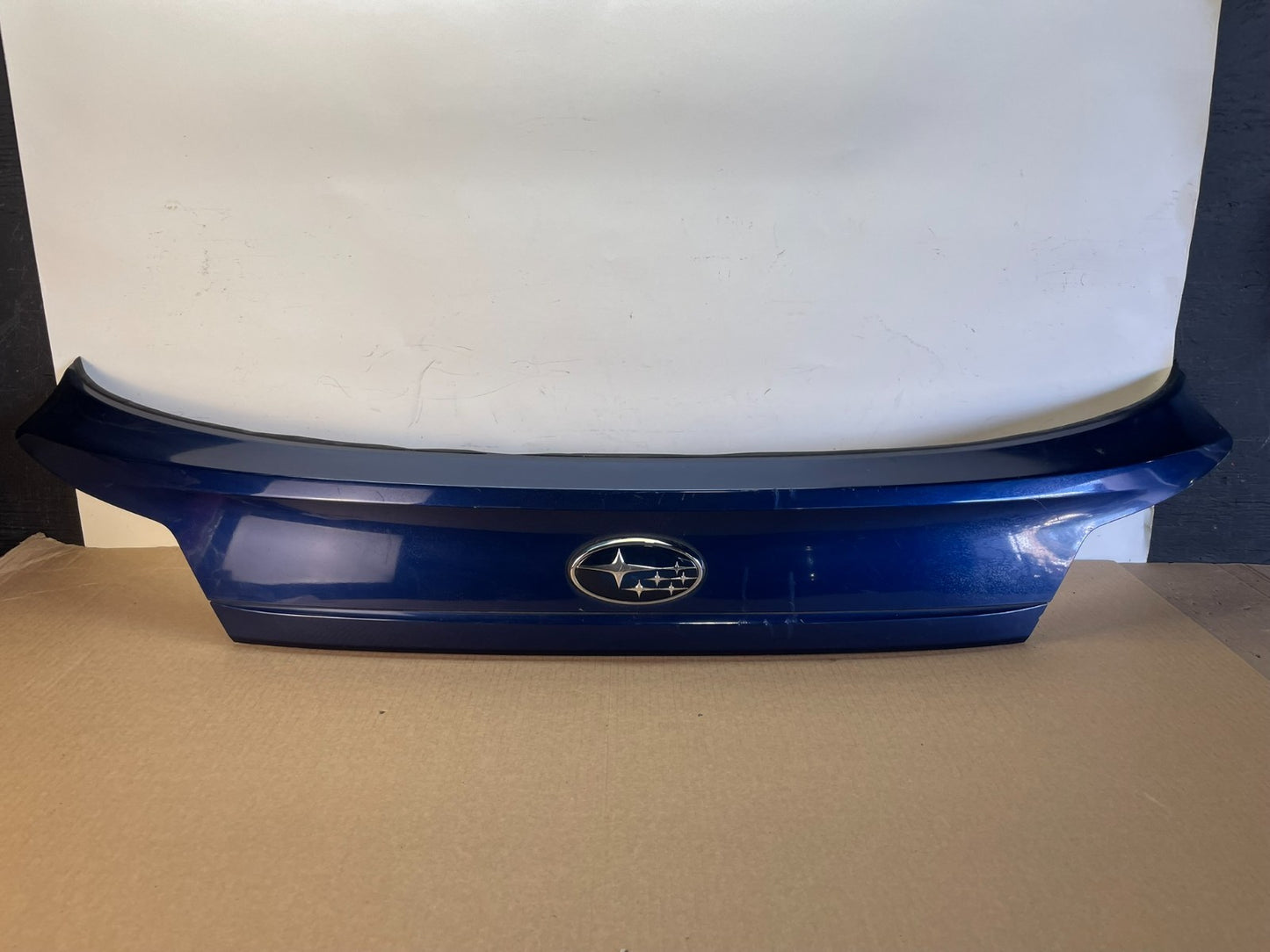 2010-2014 Subaru Outback Rear Liftgate Trunk Panel Trim Molding AG7542 DG0