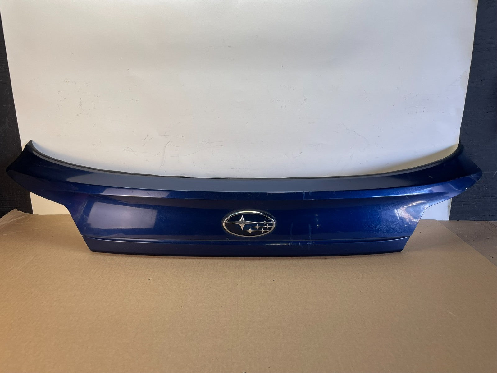 2010-2014 Subaru Outback Rear Liftgate Trunk Panel Trim Molding AG7542 DG0