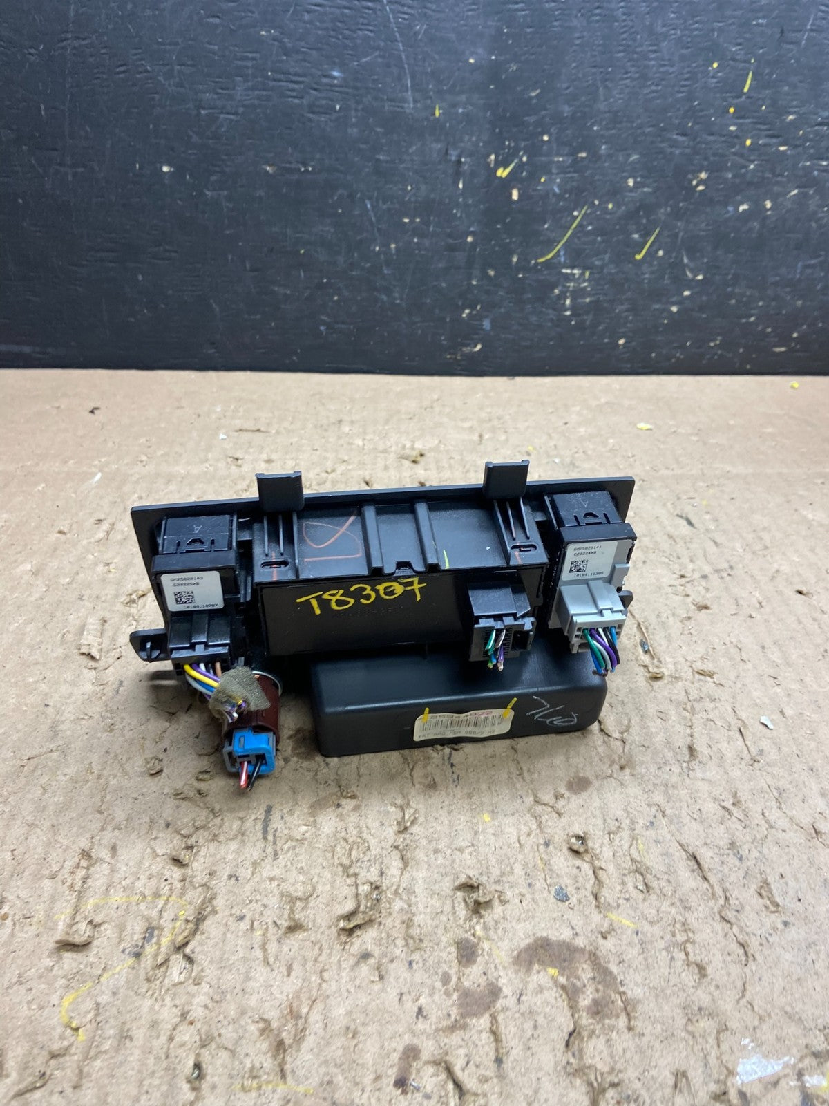 2008-2012 Buick Enclave Center Console Switch Panel Bezel Power Outlet T8307 DG3