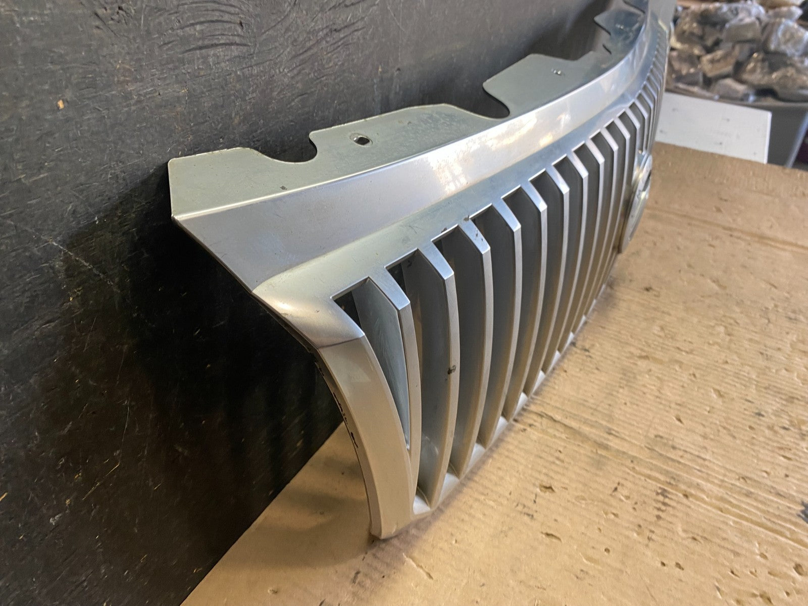 2002 to 2005 Mercury Mountaineer Front Upper Grill Grille P8780 DG2