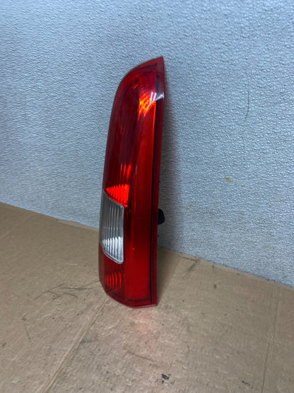2001-2004 Volvo XC70 V70 Right Passenger RH Side Tail Light Upper Oem AA1518 GD1