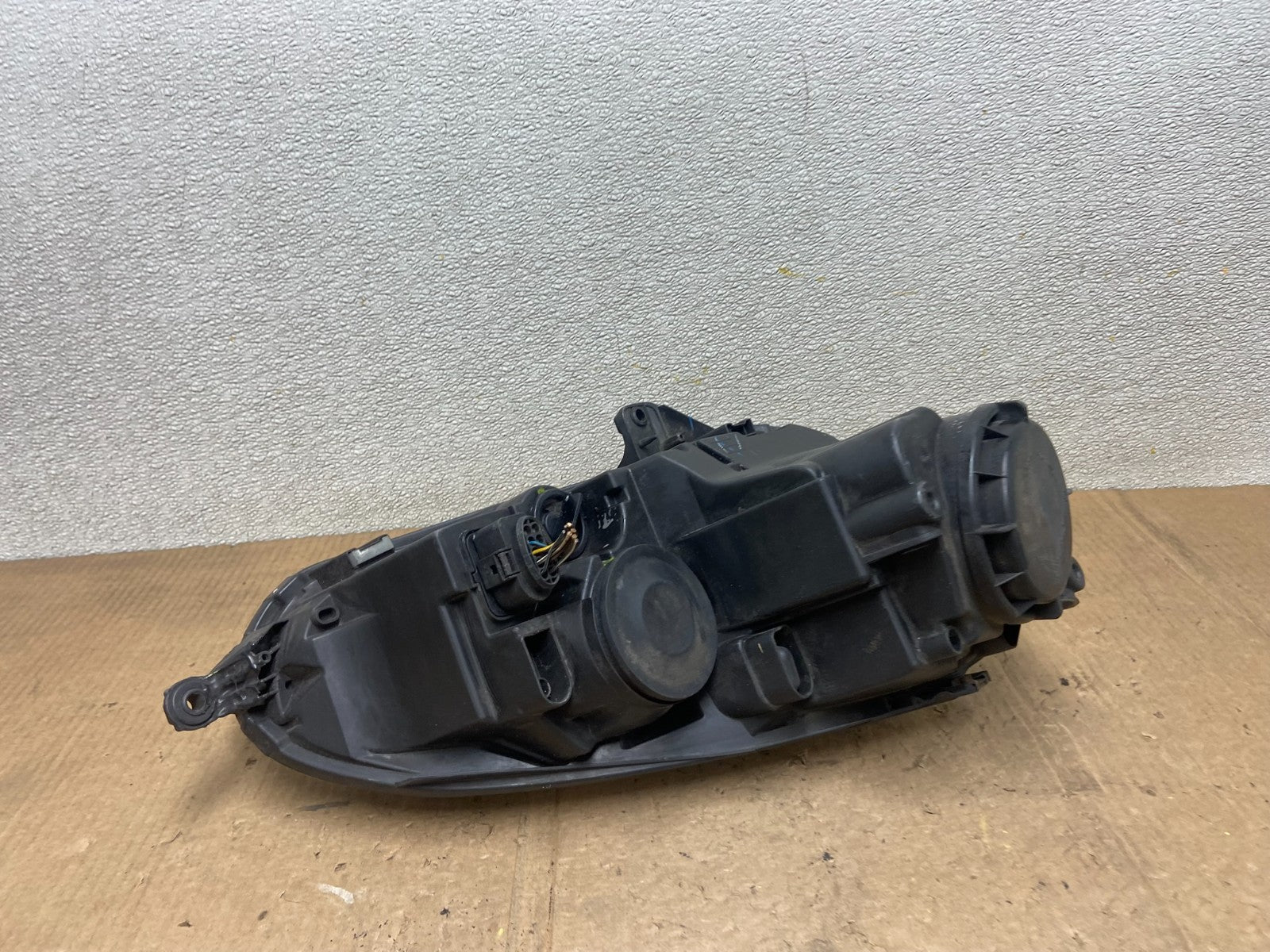 2005 to 2010 Volkswagen Jetta Left Driver LH Side Headlight Halogen AA6909 DW5