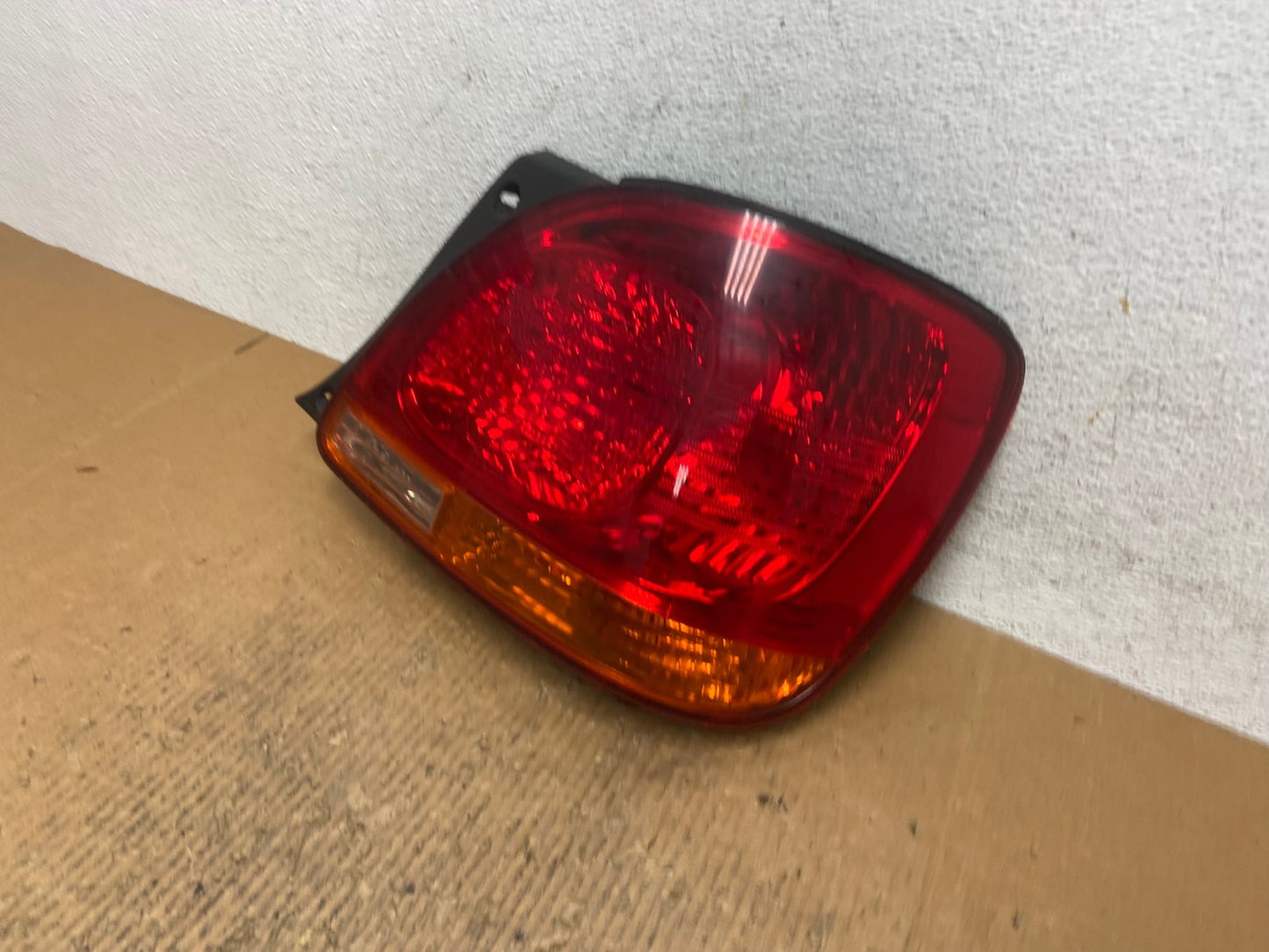 2001 - 2005 Lexus Gs300 Gs400 Gs430 Right Passenger Side Tail Light AE2874 L1