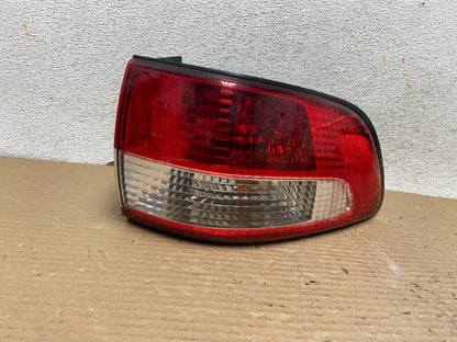 2001 2002 2003 Toyota Sienna Right Passenger Rh Side Tail Light AH2553 DW0