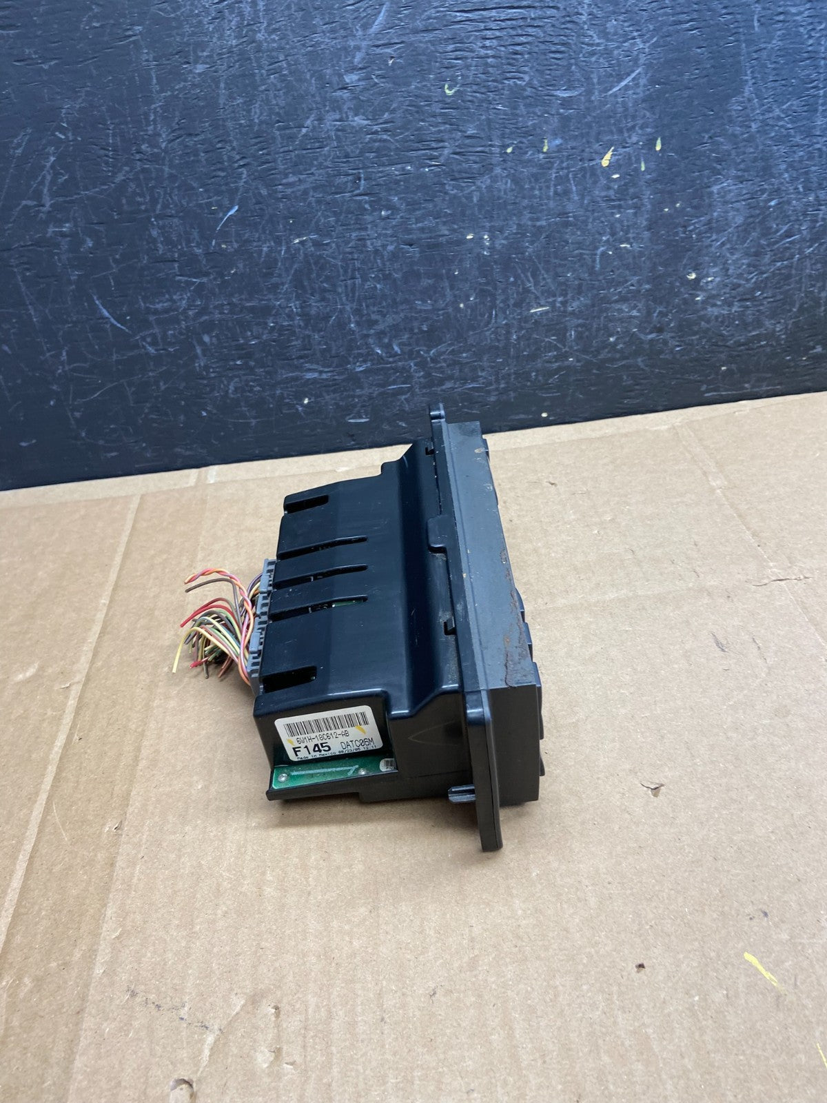 2003 to 2006 Lincoln Town Car Climate Control Panel AD2110 DG1