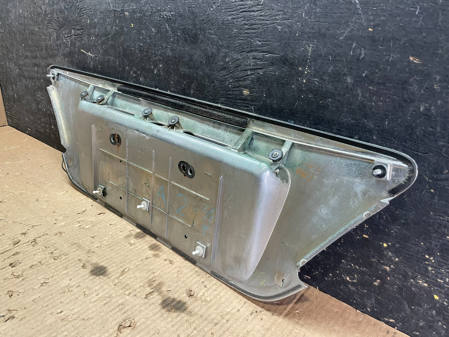 2007 2008 2009  Lexus ES350 Rear Trunk Molding License Plate Panel Oem Z5634 DG8