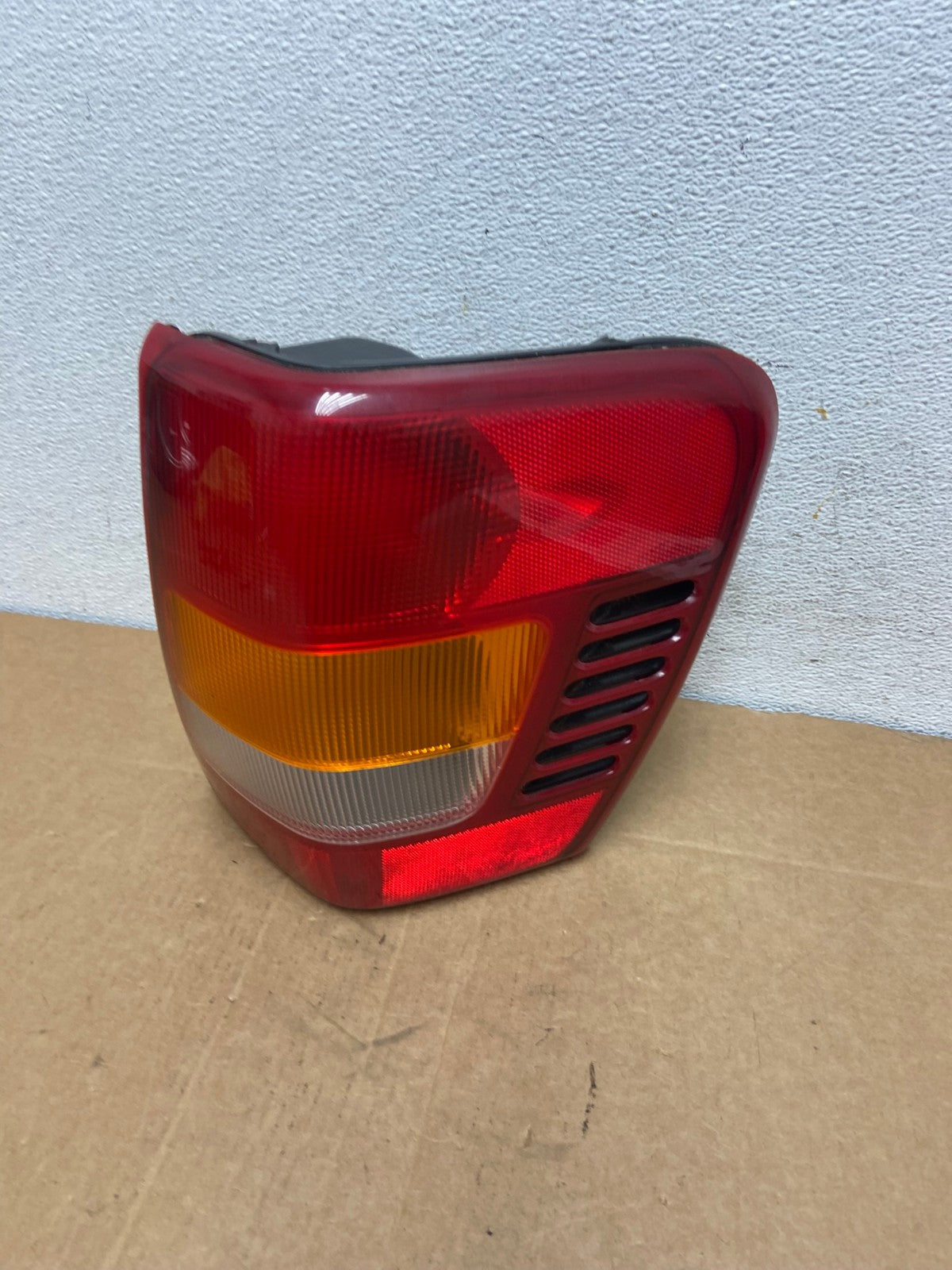1999-2004 Jeep Grand Cherokee WJ Right Passenger Rh Tail Light AD5447 LK0
