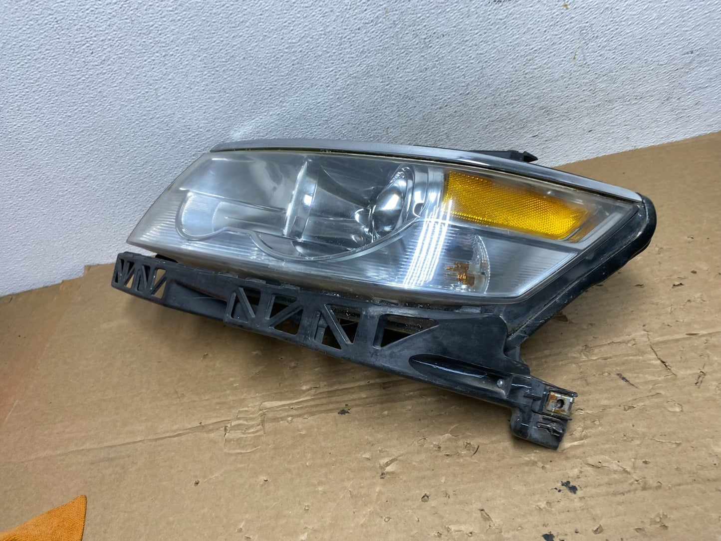 2006 to 2009 Lincoln MKZ Zephyr Left Driver Headlight Halogen AD4086 DW1