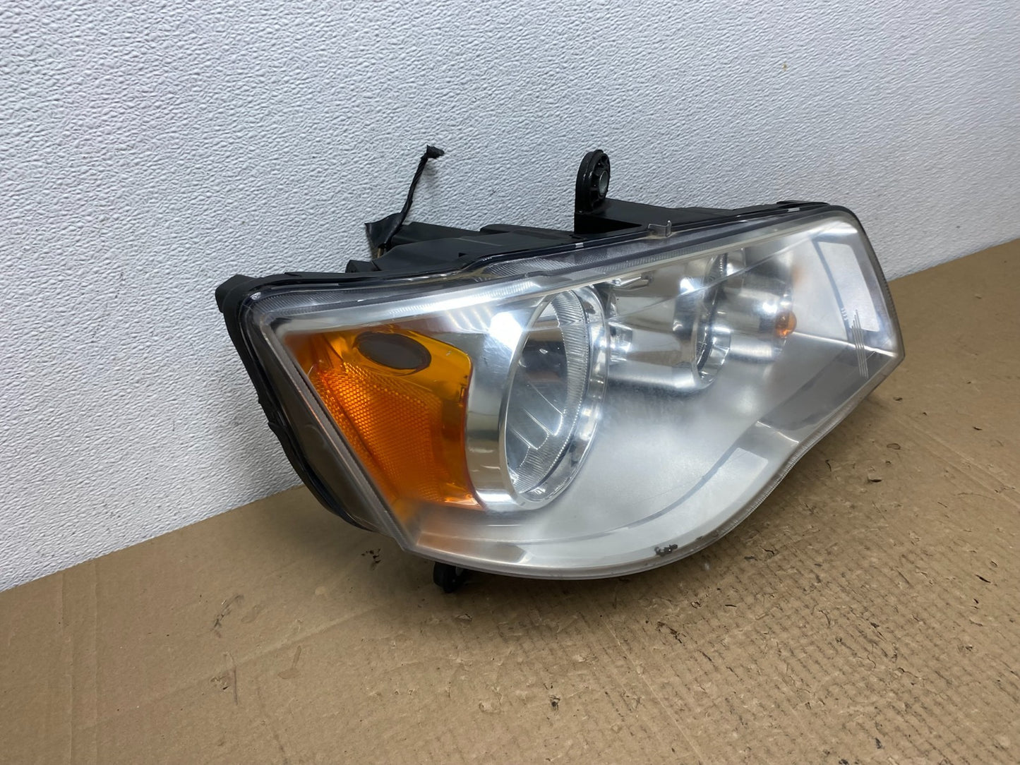 2011 to 2016 Chrysler Town and Country Right Passenger Headlight AC3904 DW2