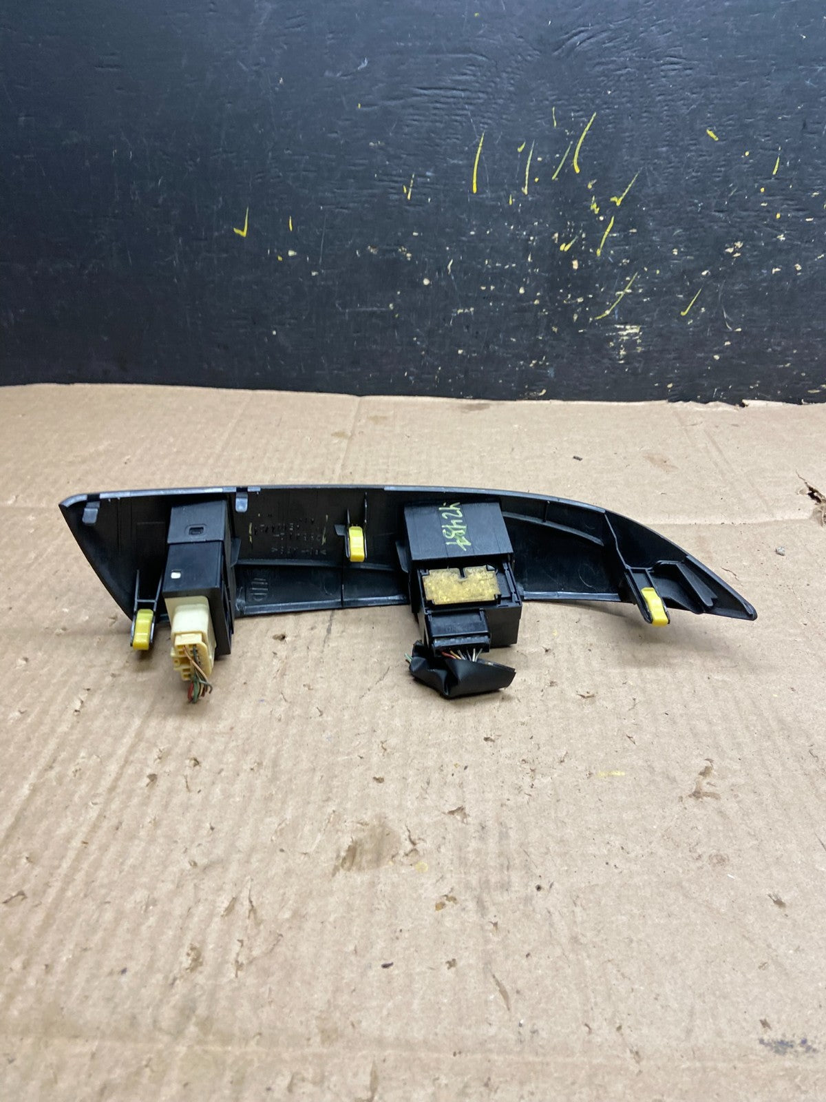 2004 to 2010 Toyota Sienna Left Side Climate Switches Bezel Trim Y2457 DG3