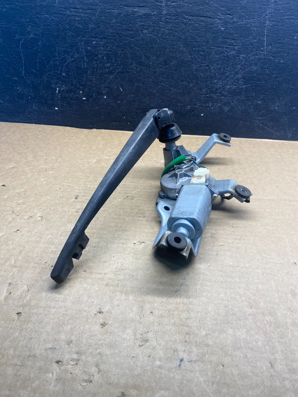 2008 to 2014 Subaru Tribeca Rear Windshield Wiper Motor af6598 DG2