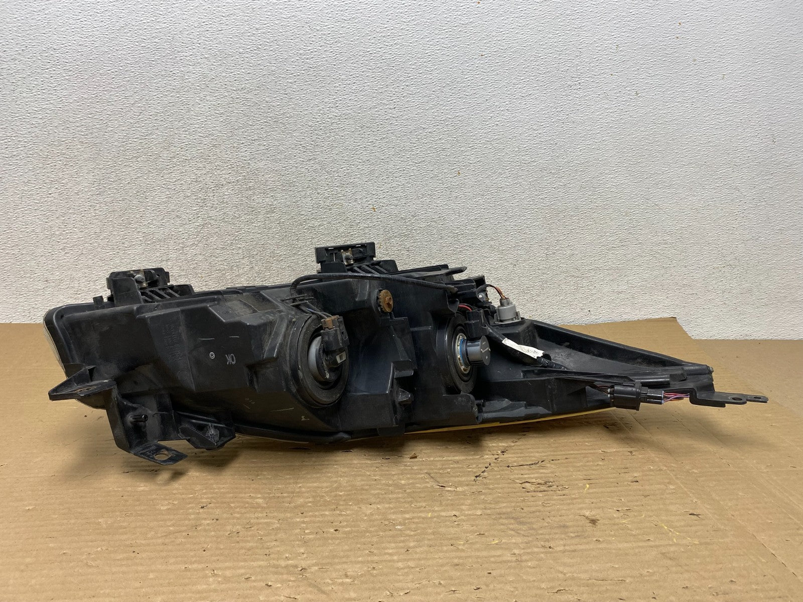 2010 - 2013 Mazda 3 Left Driver LH Halogen Headlight AG9100 DW6