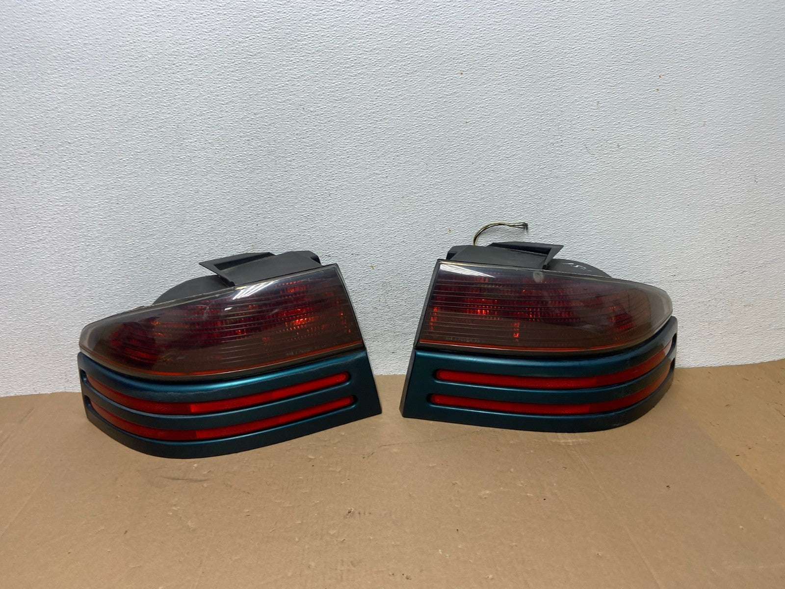 1998 to 2004 Dodge Intrepid Left+Right Set Side Tail Light AD6429 DG0