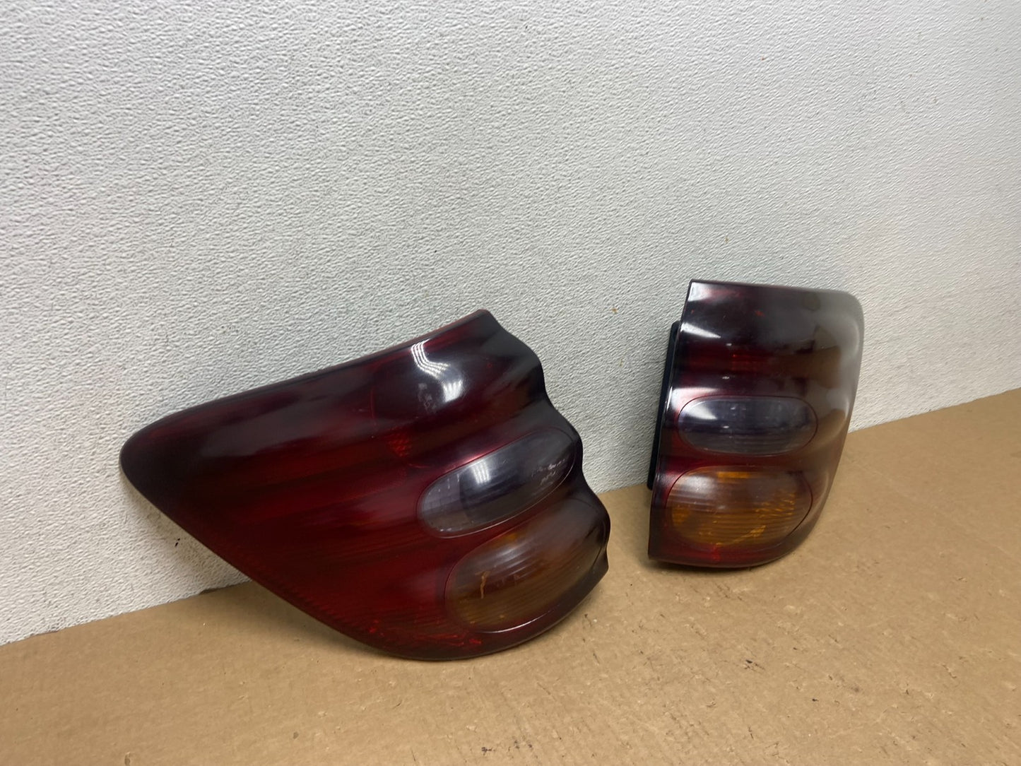 2001 to 2004 Toyota Sequoia Left+Right Side Tail Lights AF97492