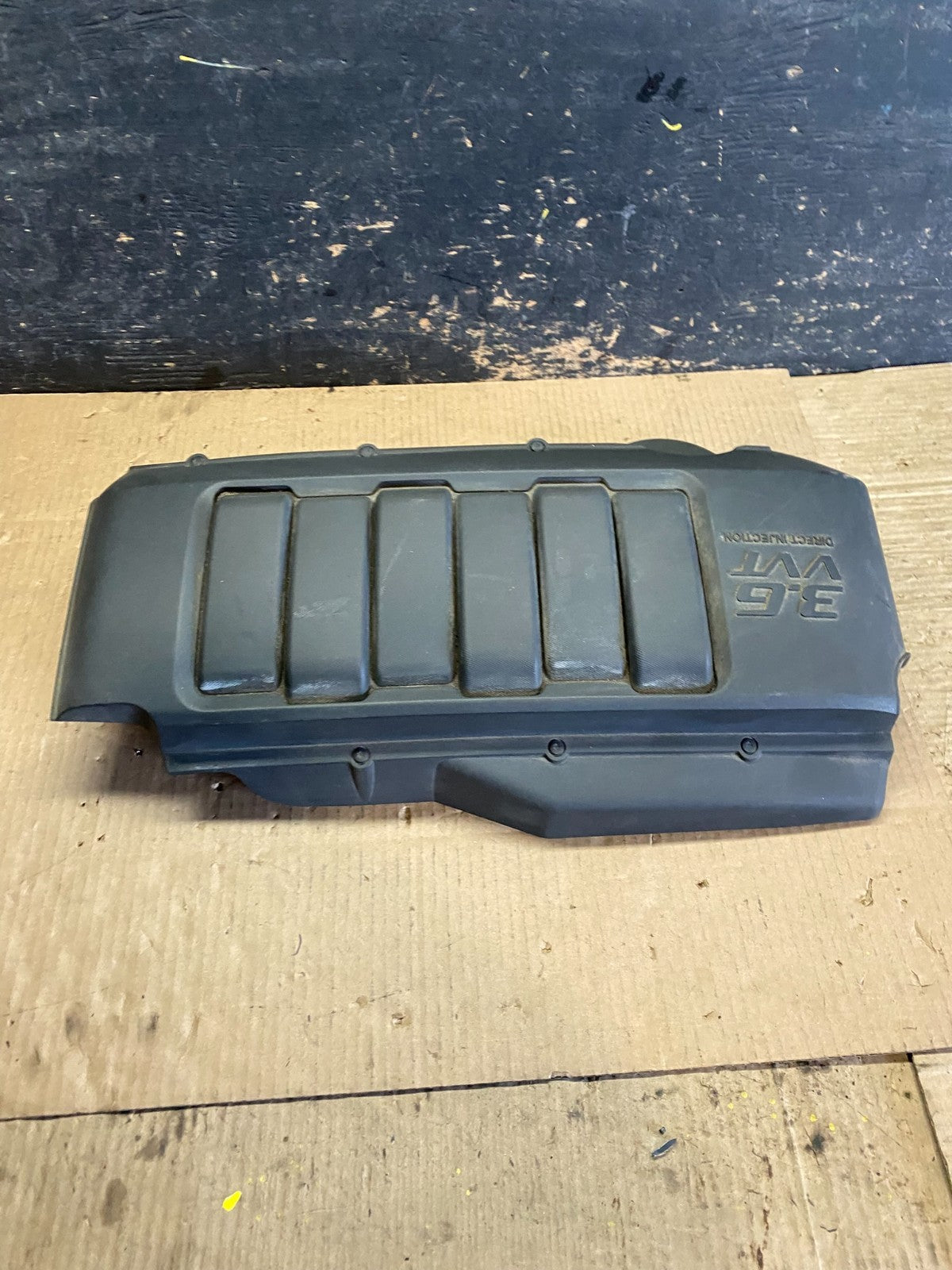 2007 to 2008 GMC Acadia 3.6L VVT Engine Cover Shield OEM W5775 DG1