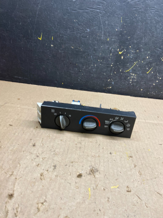 2001 - 2007 GMC Chevrolet Astro Express Climate Control A/C U4722 DG0