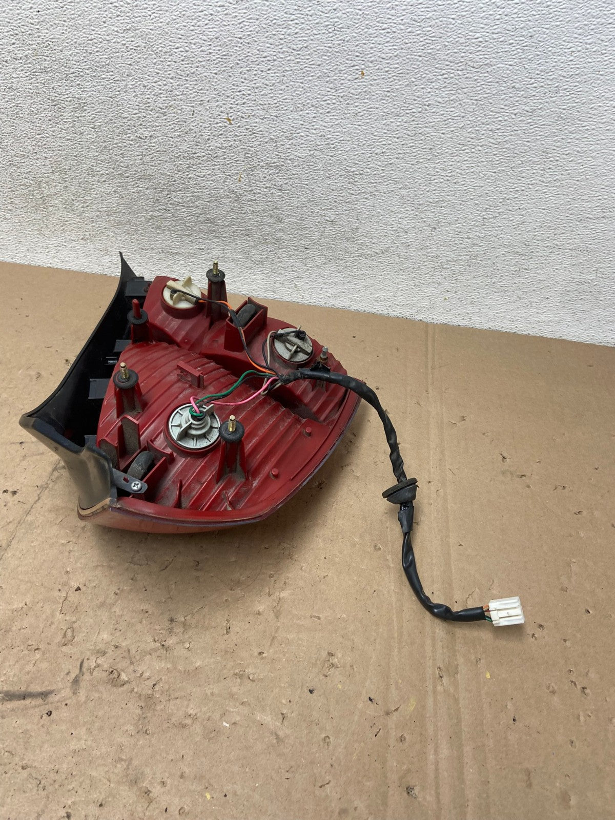 2001 2002 2003 Hyundai Elantra Right Passenger Rh Tail Light AG4968 LK7