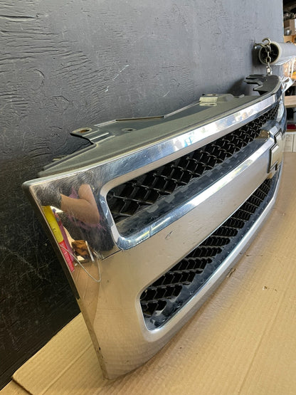 2007 to 2013 Chevrolet Silverado 1500 Front Chrome Grille Grill AE8658 DW2