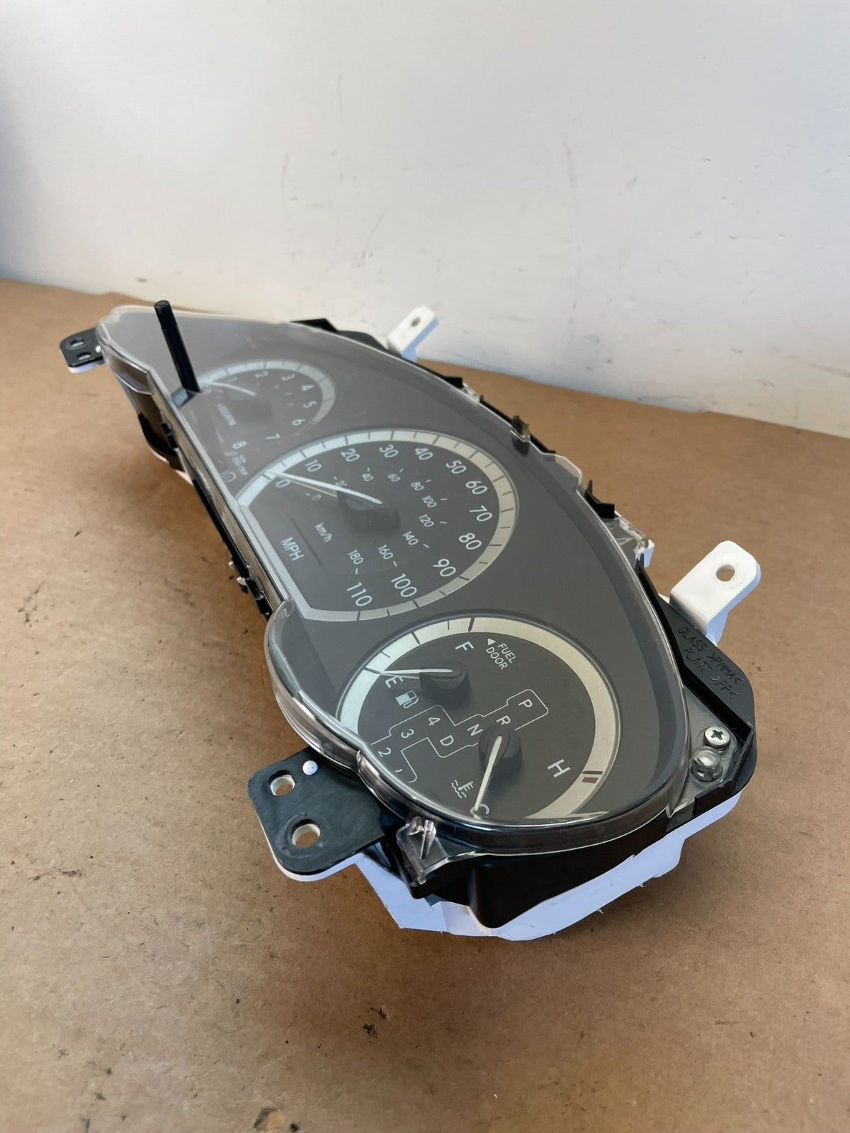 2004 to 2005 Toyota Sienna Speedometer Cluster Gauge AG0755 DG2